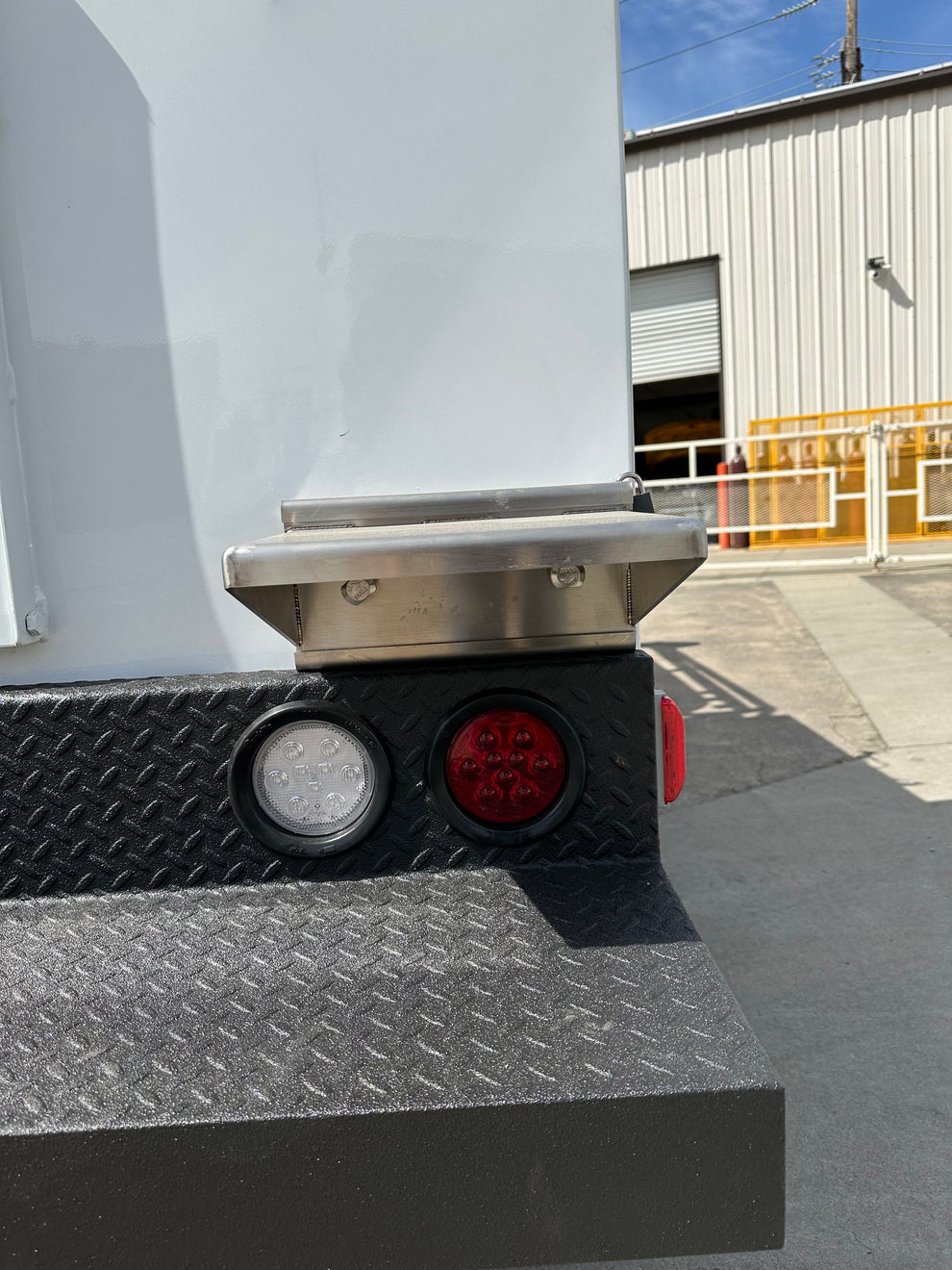Stainless Steel Vise Bracket Platform – Diamond Truck Body Mfg. Inc.