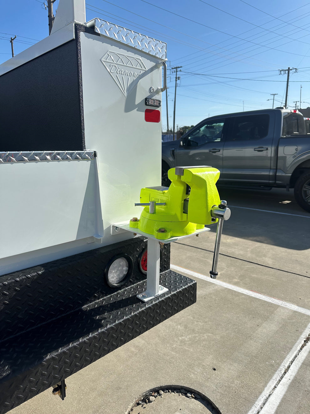 Container Vice Mount Vise Bracket Platform – Diamond Truck Body Mfg. Inc.