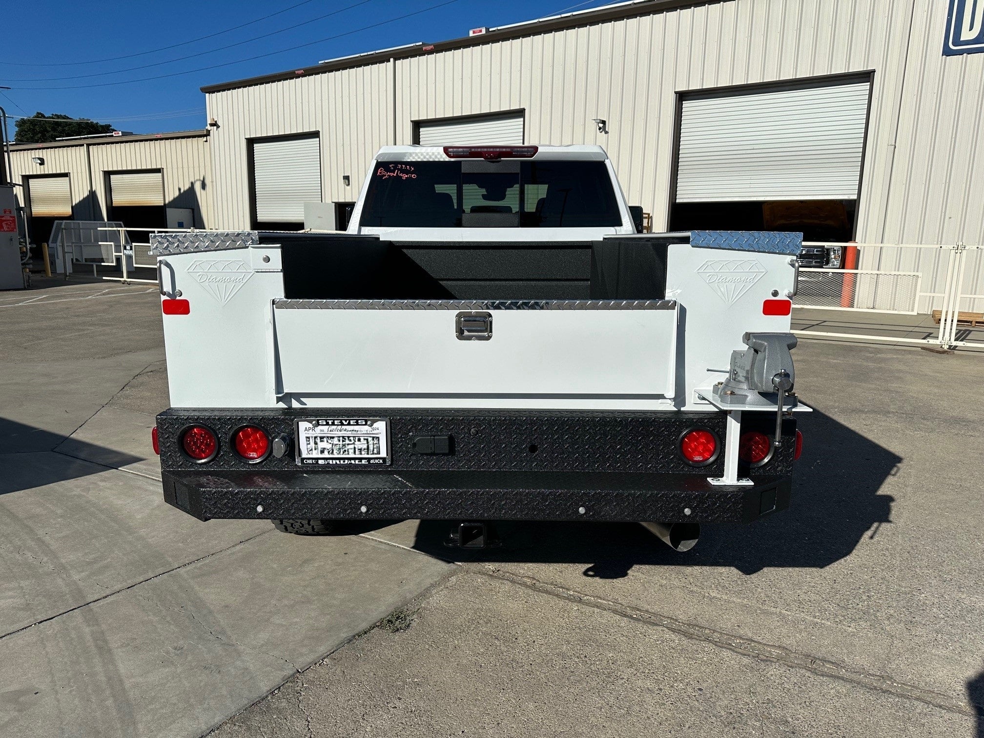 Service Body Bumper GM Service Body Bumper with Bliss 81" wide – Diamond Truck Body Mfg. Inc.